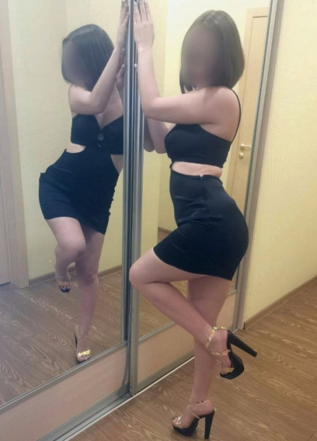 Непристойная извращенка Сашенька из Перми чисто трахается в анал