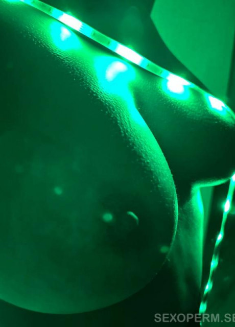 Завораживающая жестокая сука Ксения из Перми всем сердцем сосет